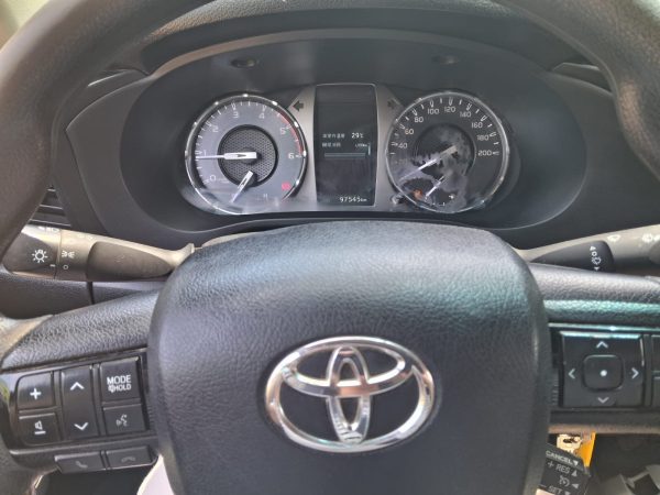 Toyota Hilux 4x4 MT Diesel #REF63 - Imagen 24