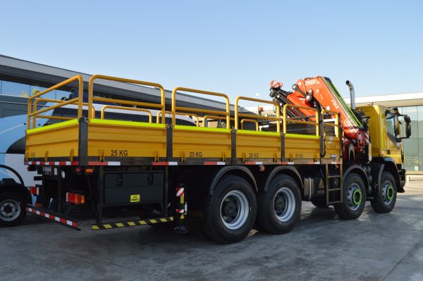 Iveco 2024 Trakker500 CV / AUT 8x4 con Grua Fassi F545 RA 2.28 15.000 KG/ NUEVO / - Imagen 2